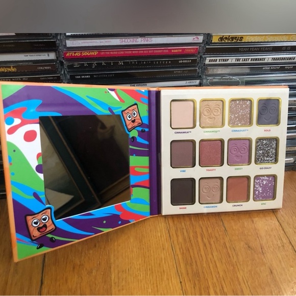 Cinnamon Toast Crunch Eyeshadow Palette - Picture 4 of 4